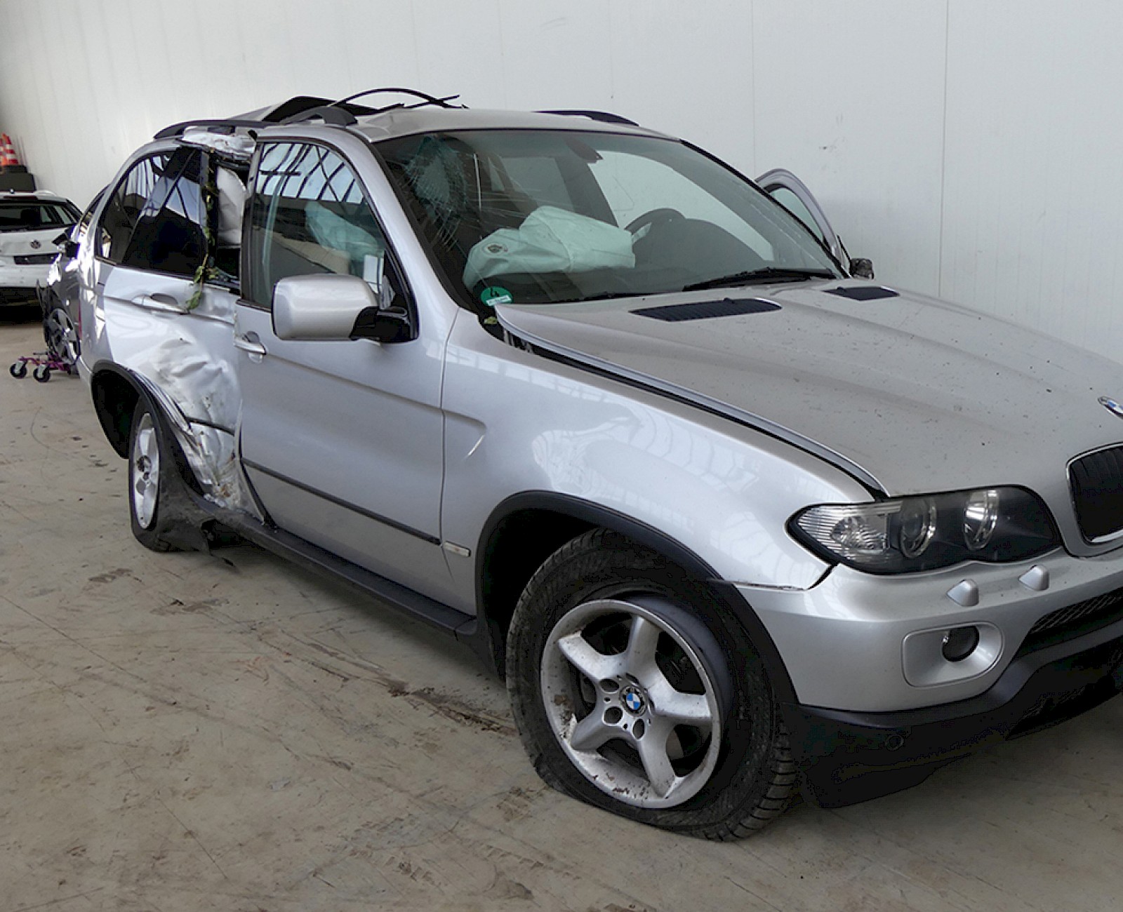 Unfallschaden Pkw BMW X5 wirtschaftlicher und technischer Totalschaden
